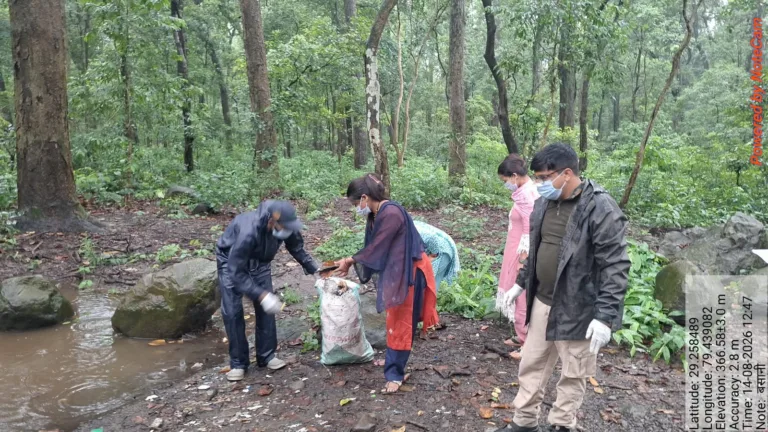 जनपद के 28 स्थानों पर चला स्वच्छता अभियान, सिंगल यूज प्लास्टिक और कूड़ा किया एकत्र