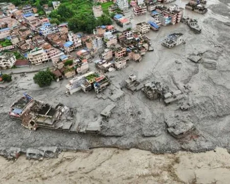 नेपाल में बाढ़ के बाद नैनीताल प्रशासन अलर्ट, नागरिकों की जानकारी के लिए हेल्पलाइन जारी