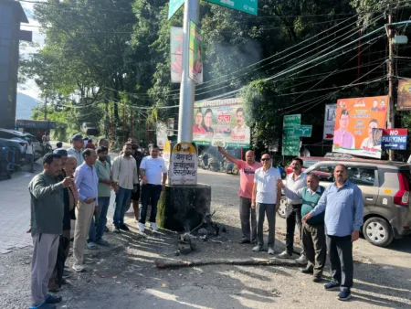 भाजपा की विरोध की राजनीति के खिलाफ कांग्रेस ने फूंका पुतला