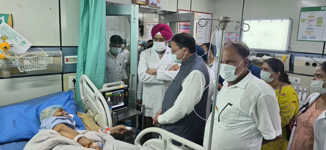 सीएम धामी ने अनिल कपूर डब्बू की माता का जाना हाल