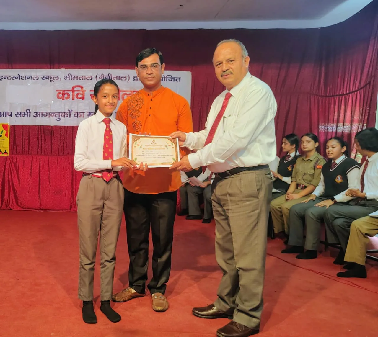 लेक्स इंटरनेशनल स्कूल में गूंजी बच्चों की कविताएं, 25 बाल कवियों ने सुनाईं रचनाएं
