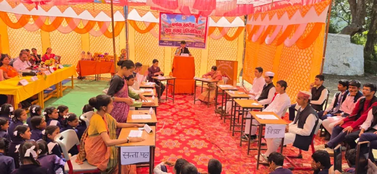 युवा सांसद प्रतियोगिता में पतलोट इंटर कॉलेज प्रथमडालकन्या इंटर कॉलेज दूसरे और पैटना इंटर कॉलेज तीसरे स्थान पर